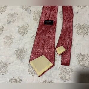Cartier Elegant Red Silk Tie with Intricate Pattern